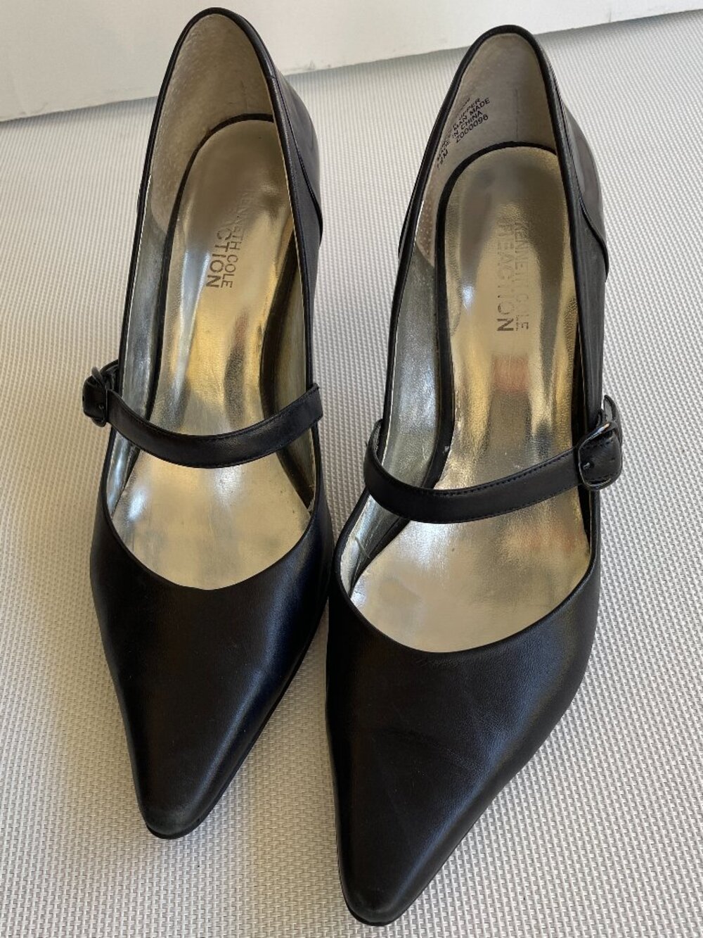 Kenneth Cole Reaction, Go 2 Town, PointedToe Pumps Leather, Black, Size 7.5M